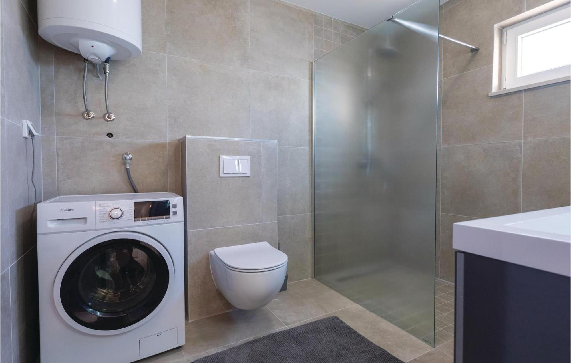 Awesome Apartment In Blace With House Sea View Eksteriør bilde