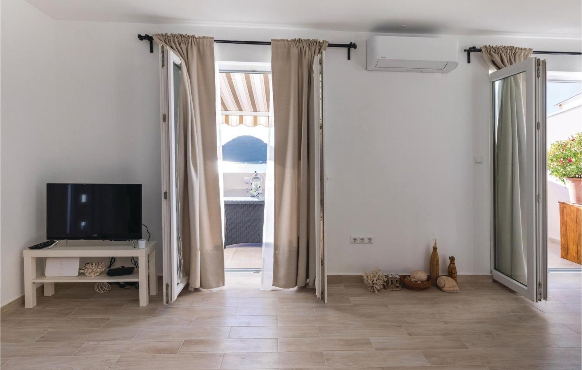 Awesome Apartment In Blace With House Sea View Eksteriør bilde