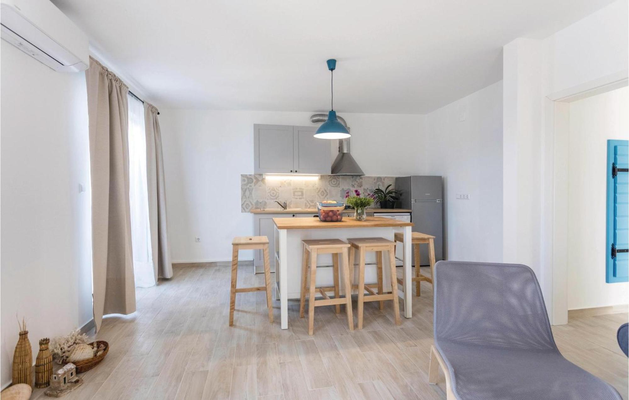 Awesome Apartment In Blace With House Sea View Eksteriør bilde