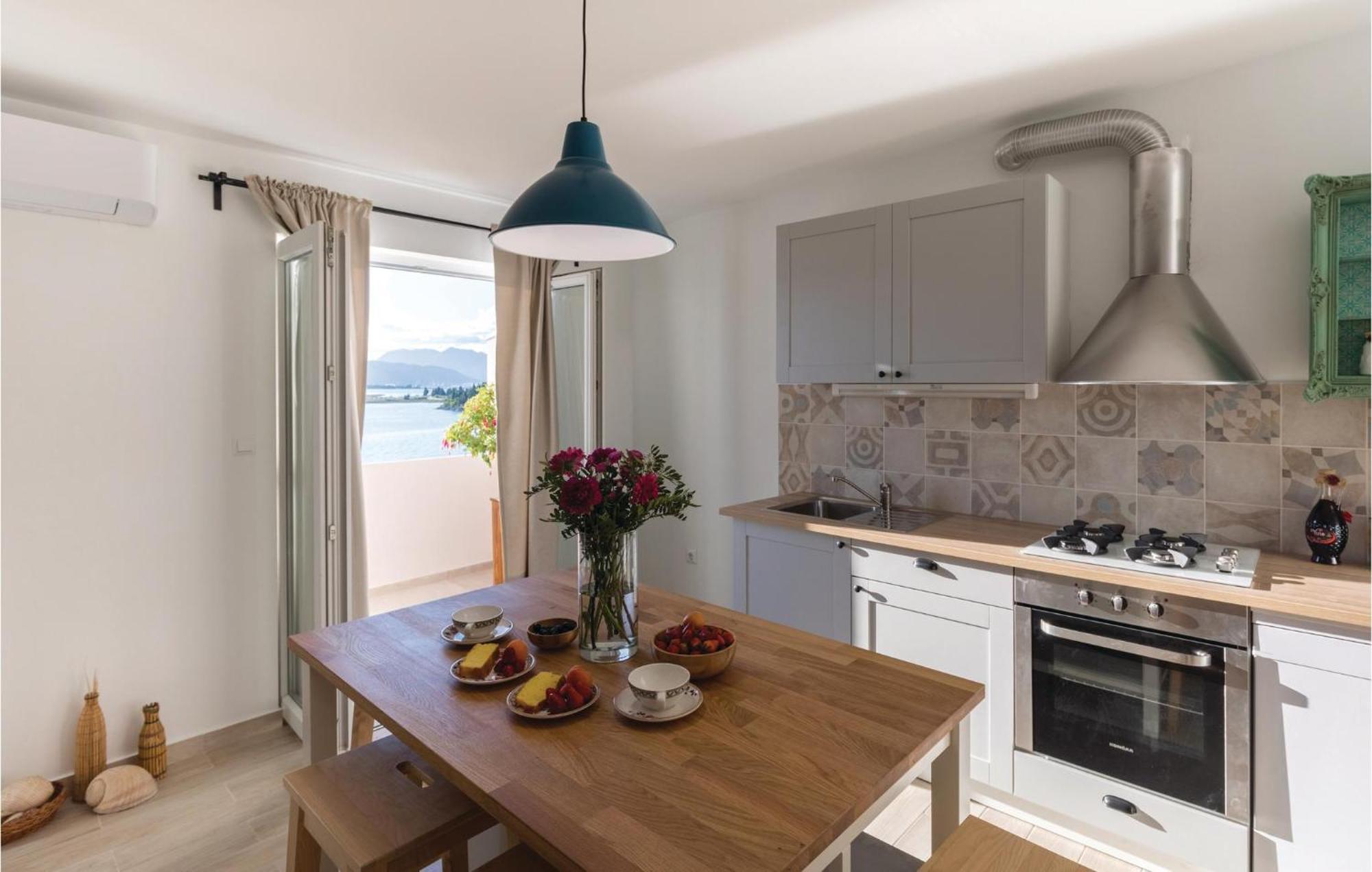 Awesome Apartment In Blace With House Sea View Eksteriør bilde